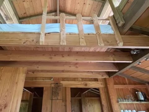 HÉBERGEMENT INSOLITE 6 personnes - Cabane perchée familiale avec jacuzzi dans les bois 1/6 pers