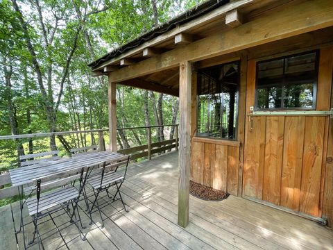 HÉBERGEMENT INSOLITE 6 personnes - Cabane perchée familiale avec jacuzzi dans les bois 1/6 pers