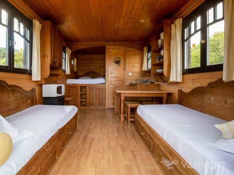 HÉBERGEMENT INSOLITE 5 personnes - Roulotte Gîte 4/5 pers