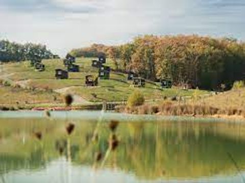 HÉBERGEMENT INSOLITE 5 personnes - Roulotte Gîte 4/5 pers