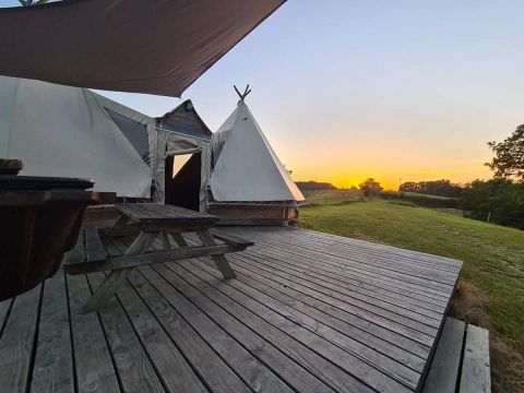 HÉBERGEMENT INSOLITE 7 personnes - Tipi Lodge 6/7 pers