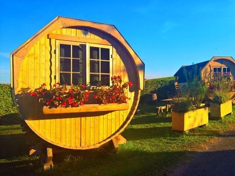 HÉBERGEMENT INSOLITE 2 personnes - Chambre Tonneau BARREL - 1 chambre (sans sanitaires)