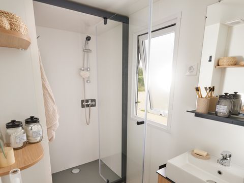 MOBILHOME 6 personnes - Green HomeFlower Premium 35m² (3ch - 6pers.) + Terrasse semi-couverte + TV + LV