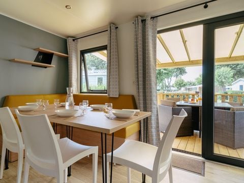 MOBILHOME 6 personnes - Mobil-home | Premium | 3 Ch. | 6 Pers. | Terrasse Couverte | Clim. | TV