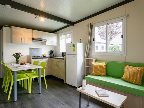 CHALET 4 personnes - Chalet Confort 25 à 29 m² (2 chambres) avec terrasse couverte + TV