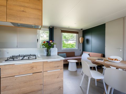 MOBILHOME 6 personnes - Mobilhome Côté Jardin Premium 40 m² (3 chambres, 2 salles de bain) avec terrasse couverte + TV + LV