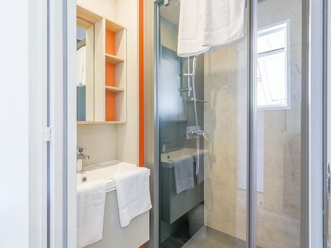 MOBILHOME 6 personnes - Mobil-home | Premium | 3 Ch. | 6 Pers. | Terrasse surélevée | Clim. | TV