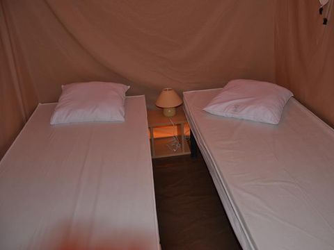 CANVAS AND WOOD TENT 6 people - Lodge Canada Confort 35m² without sanitary facilities