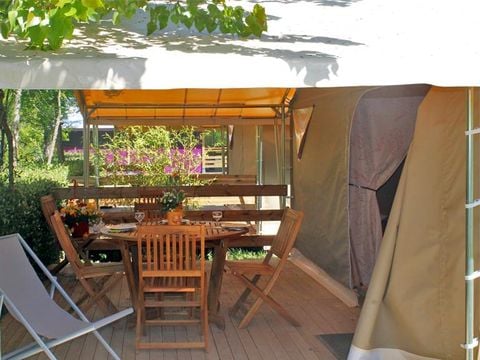 CANVAS AND WOOD TENT 6 people - Lodge Canada Confort 35m² without sanitary facilities