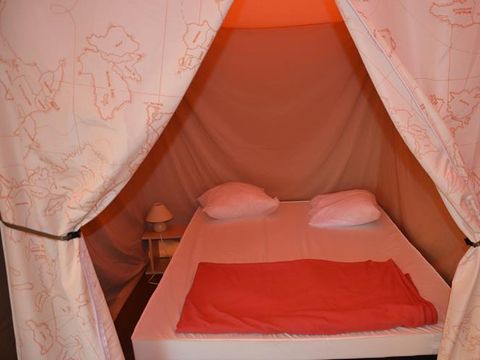 CANVAS AND WOOD TENT 6 people - Lodge Canada Confort 35m² without sanitary facilities