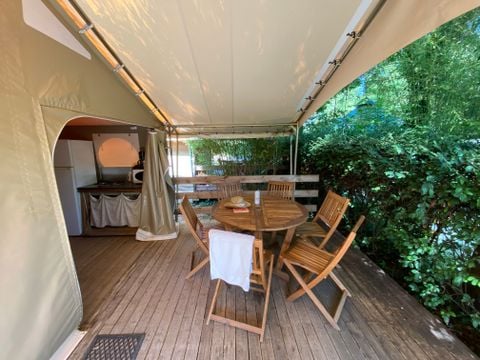 CANVAS AND WOOD TENT 6 people - Lodge Canada Confort 35m² without sanitary facilities