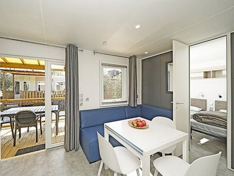 MOBILHOME 6 personnes - Mobil-home | Premium | 3 Ch. | 6 Pers. | Terrasse surélevée | 2 SDB | Clim.