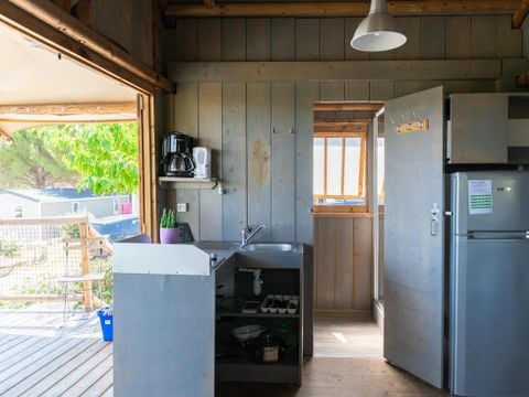 UNUSUAL ACCOMMODATION 5 people - FLOWER LODGE WOOD ON STILTS