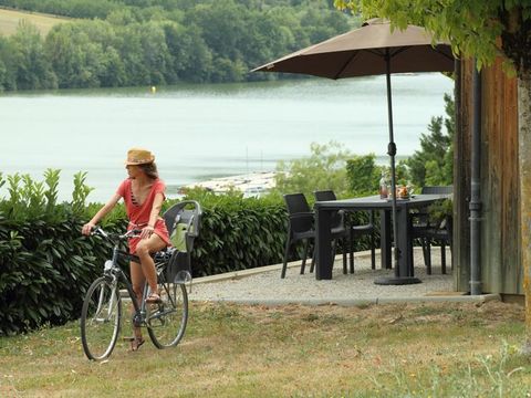 GÎTE 5 personnes - Vue sur le lac 32m²  (2 chambres) + terrasse ouverte