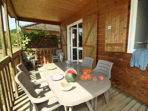 CHALET 6 people - Comfort 26m² (2 bedrooms) + covered terrace 6m² with view on the lake