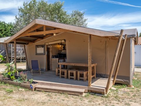 TENTE TOILE ET BOIS 5 personnes - Cabane Cotton toilée CONFORT 35m² (2 chambres) dont terrasse couverte de 11m² + TV