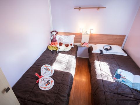 MOBILHOME 6 personnes - Classic | 2 Ch. | 4/6 Pers. | Terrasse surélevée | Clim.