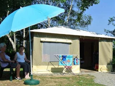 CANVAS AND WOOD TENT 4 people - Equipped tent (without sanitary facilities or heating)