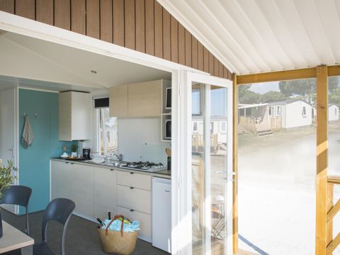 MOBILE HOME 4 people - Premium 25 m² with covered terrace - 2 bedrooms + TV + Dishwasher + BBQ