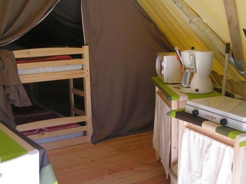 UNUSUAL ACCOMMODATION 4 people -  2 bedrooms No sanitary facilities