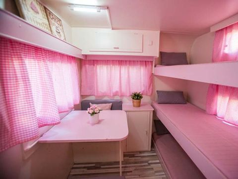 CARAVAN 5 people - Rosa Colorete without sanitary facilities