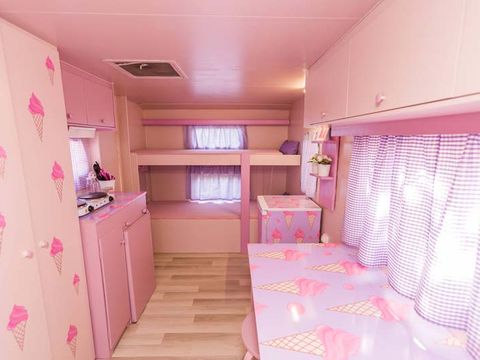 CARAVAN 4 people - Rosa Capricho, without sanitary facilities