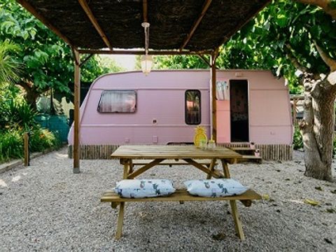 CARAVANE 3 personnes - FUMÉE, sans sanitaires