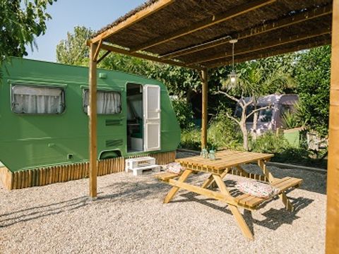 CARAVANE 4 personnes - TROPICAL- sans sanitaire-