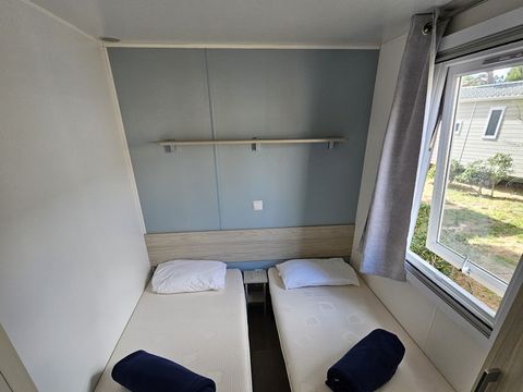 MOBILHOME 6 personnes - Mobil-home 003 (3 chambres, 1 salle d'eau) - Clim, TV, Lave-vaisselle - Terrasse semi-couverte