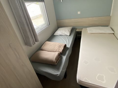 MOBILHOME 6 personnes - Mobil-home 010 (3 chambres, 1 salle d'eau) - Clim, TV - Terrasse couverte