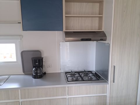 MOBILHOME 6 personnes - Mobil-home 020 (3 chambres, 1 salle d'eau) - Clim, TV - Terrasse semi-couverte