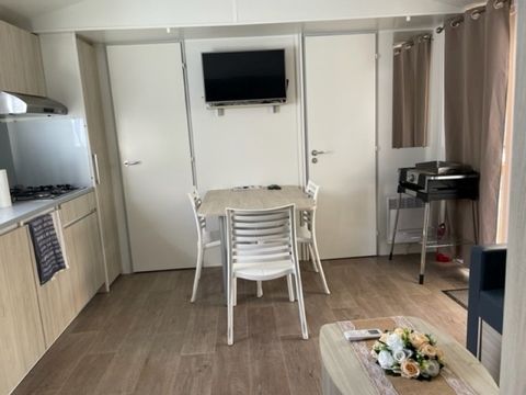 MOBILHOME 6 personnes - Mobil-home 022 (3 chambres, 1 salle d'eau) - Clim, Tv - Terrasse semi-couverte