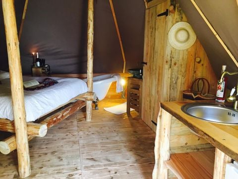 UNUSUAL ACCOMMODATION 2 people - Lodge Venezia - 18m² - Baroque, romantic with old-fashioned bath and breakfast included.