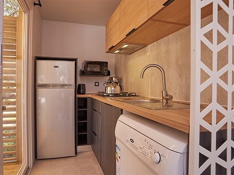 MOBILHOME 6 personnes - Mobil-home | Premium Exclusive | 3 Ch. | 6 Pers. | Terrasse surélevée | Jacuzzi | Clim. | TV