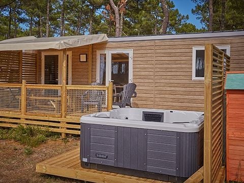 MOBILHOME 6 personnes - Mobil-home | Premium Exclusive | 3 Ch. | 6 Pers. | Terrasse surélevée | Jacuzzi | Clim. | TV