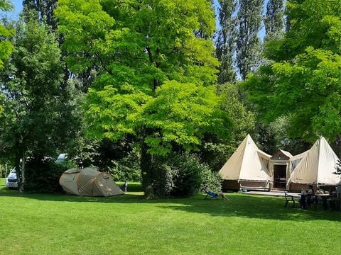 HÉBERGEMENT INSOLITE 6 personnes - MEUBLÉ sans sanitaires