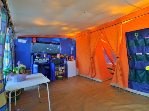 TENT 6 people - Space without sanitary facilities