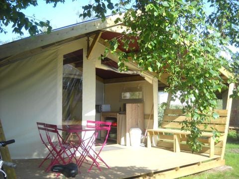 CANVAS AND WOOD TENT 4 people - Freeflower Confort 28m² ( 2 bedrooms) + covered terrace 8m²- without sanitary facilities and without bathroom 4 pers.