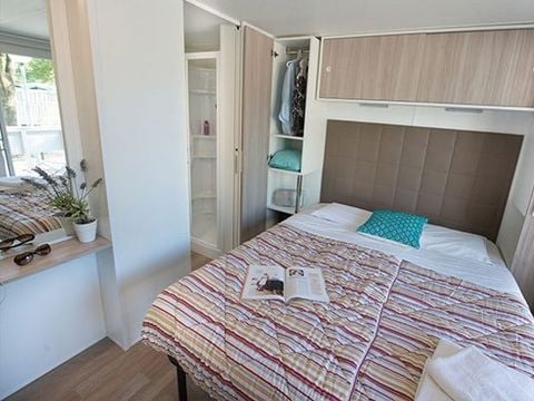 MOBILHOME 4 personnes - Mobil-home | Comfort XL | 2 Ch. | 4 Pers. | Terrasse surélevée | 2 SDB | Clim.