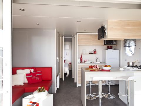 MOBILHOME 4 personnes - Face Confort 25m² (2 chambres) + TV + Terrasse intégrée - Arrivée Dimanche