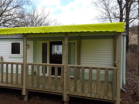 MOBILHOME 5 personnes - mobil home 4/5 personnes, avec sanitaires et tv avec terrasse couverte