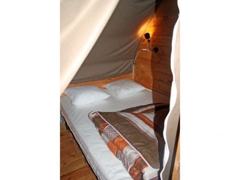 HÉBERGEMENT INSOLITE 6 personnes - Tipi meublé 3 chambres - avec sanitaires