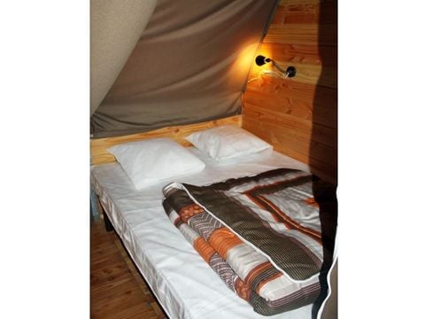 HÉBERGEMENT INSOLITE 6 personnes - Tipi meublé 3 chambres - avec sanitaires