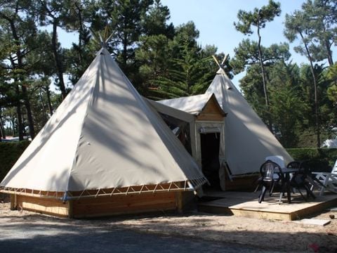 HÉBERGEMENT INSOLITE 6 personnes - Tipi meublé 3 chambres - avec sanitaires