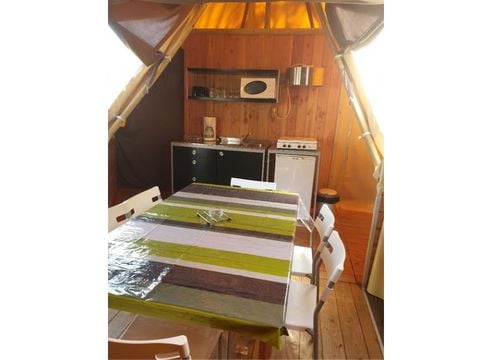 HÉBERGEMENT INSOLITE 6 personnes - Tipi meublé 3 chambres - avec sanitaires