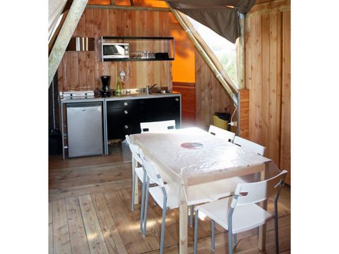 HÉBERGEMENT INSOLITE 6 personnes - Tipi meublé 3 chambres - avec sanitaires