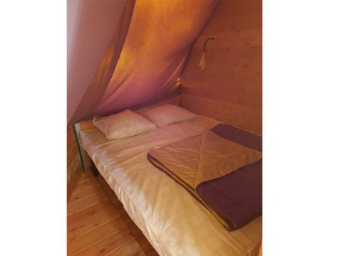 HÉBERGEMENT INSOLITE 6 personnes - Tipi meublé 3 chambres - avec sanitaires