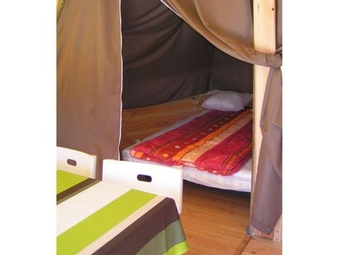 HÉBERGEMENT INSOLITE 4 personnes - Tipi meublé 2  chambres - sans sanitaires