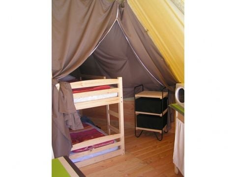 HÉBERGEMENT INSOLITE 4 personnes - Tipi meublé 2  chambres - sans sanitaires