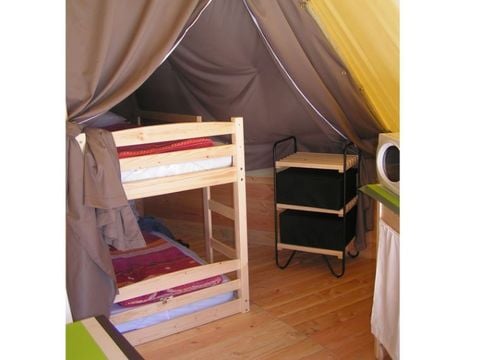 HÉBERGEMENT INSOLITE 4 personnes - Tipi meublé 2  chambres - sans sanitaires